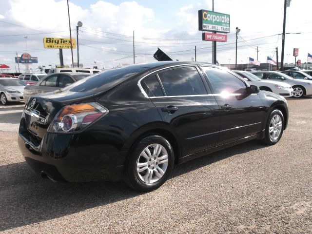 Nissan Altima 2010 photo 1