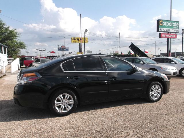 Nissan Altima 2010 photo 3