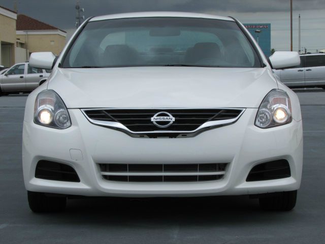 Nissan Altima 2010 photo 1