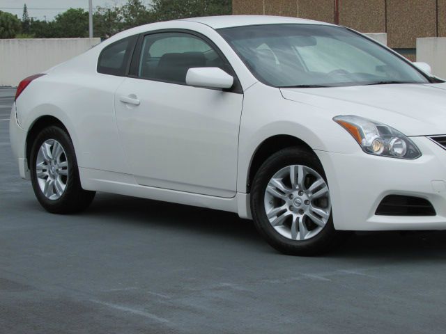 Nissan Altima 2010 photo 2