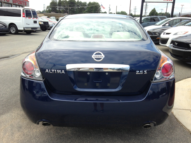 Nissan Altima 2010 photo 2