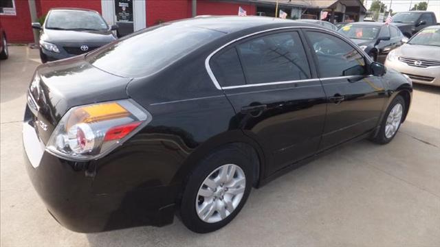 Nissan Altima Mountaineer Sedan