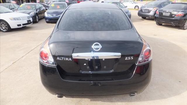 Nissan Altima 2010 photo 1