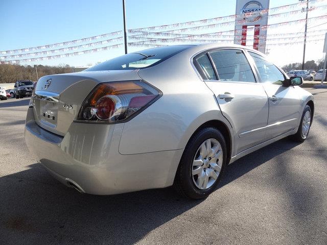 Nissan Altima 2010 photo 2