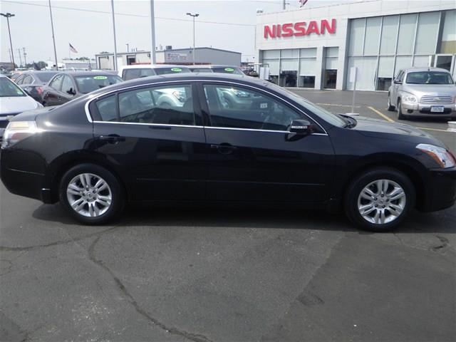 Nissan Altima 2010 photo 1