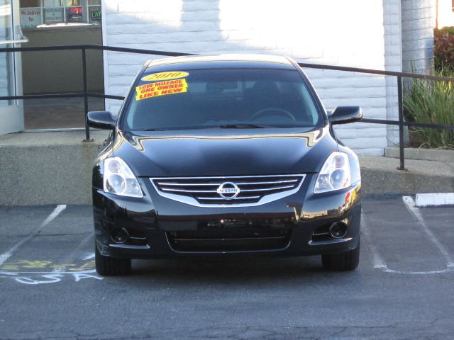 Nissan Altima 2010 photo 2