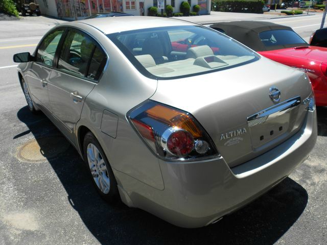 Nissan Altima 2010 photo 1