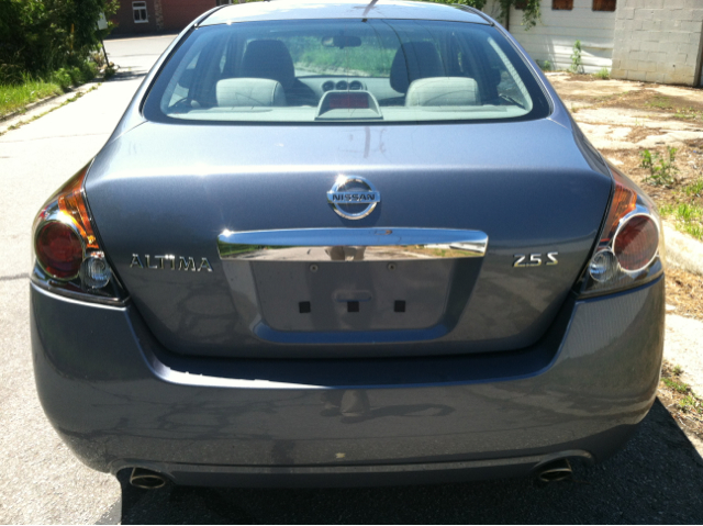 Nissan Altima 2010 photo 1