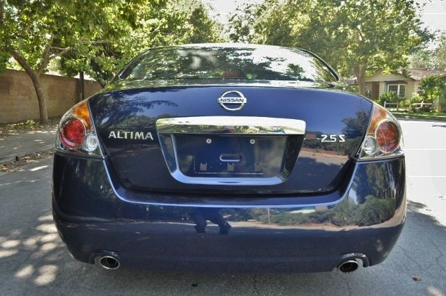 Nissan Altima 2010 photo 2