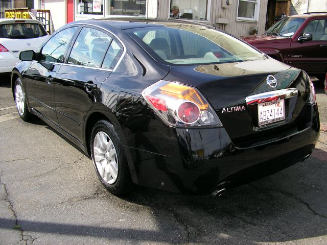 Nissan Altima 2010 photo 2