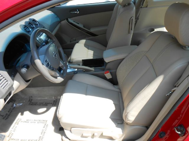 Nissan Altima 2010 photo 1