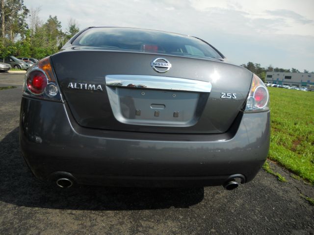 Nissan Altima 2WD Crew Cab 140.5 Laramie Sedan