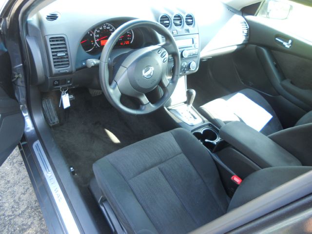 Nissan Altima 2010 photo 1