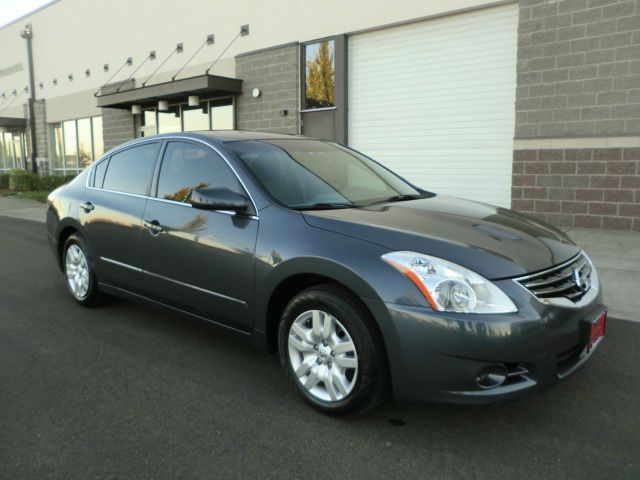 Nissan Altima Pickupslt Quad Cab SWB 4WD 4x4 Truck Sedan