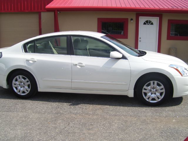 Nissan Altima 2010 photo 1