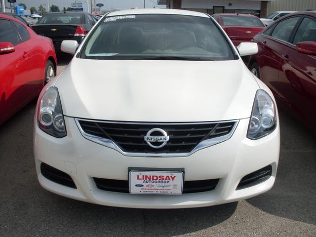 Nissan Altima 2010 photo 2