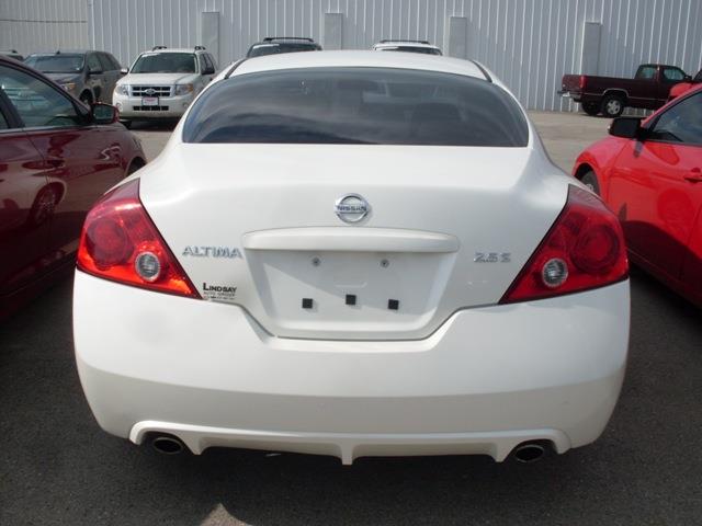 Nissan Altima 2010 photo 4