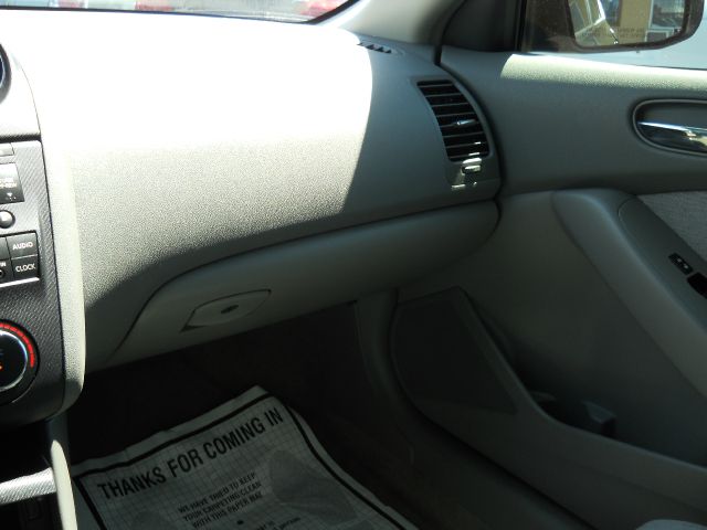 Nissan Altima 2010 photo 15