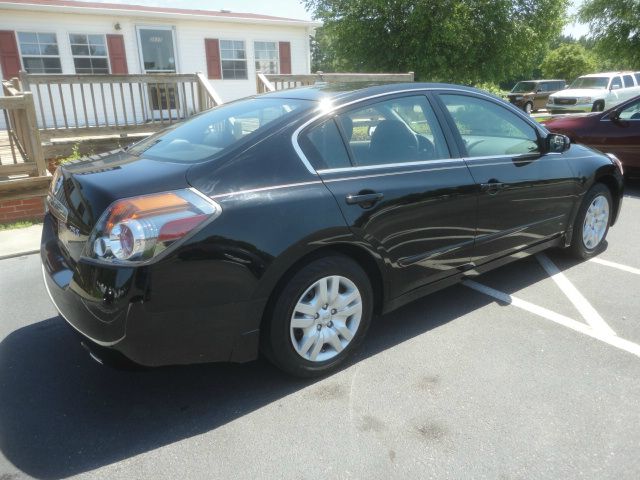 Nissan Altima 2010 photo 2