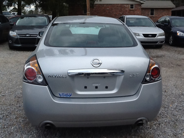 Nissan Altima 2010 photo 1