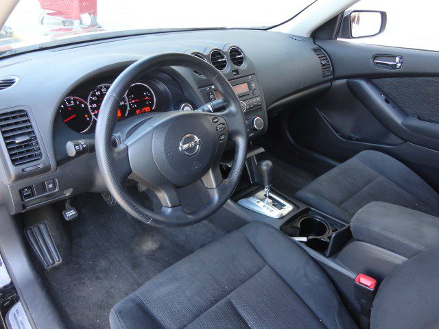 Nissan Altima 2010 photo 2