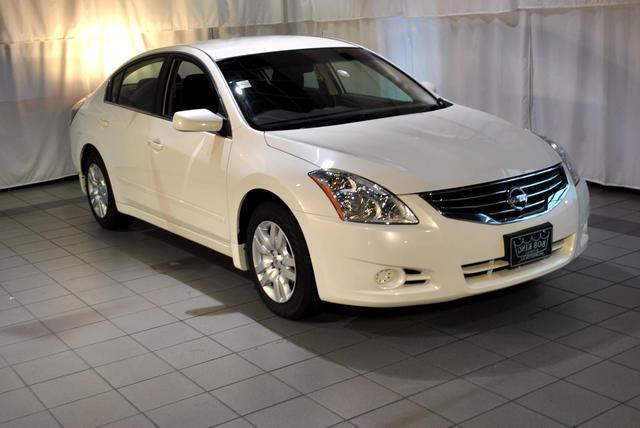 Nissan Altima 2010 photo 1