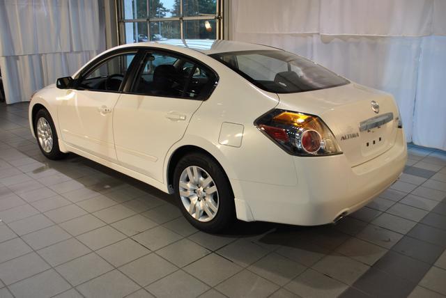 Nissan Altima 2010 photo 4