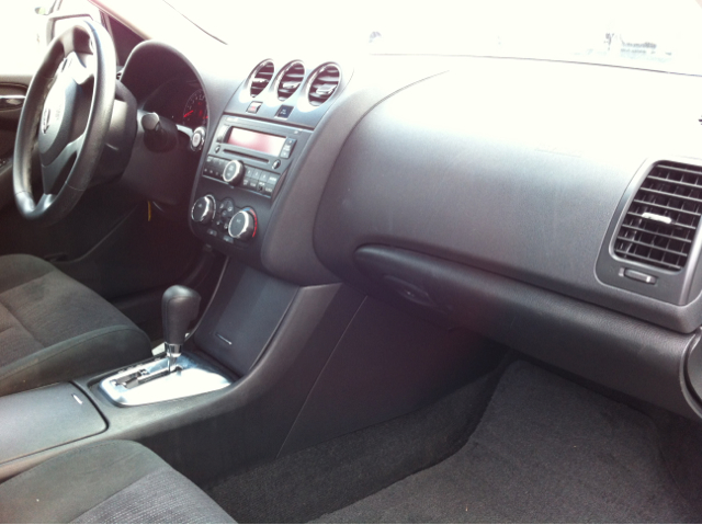 Nissan Altima 2010 photo 4