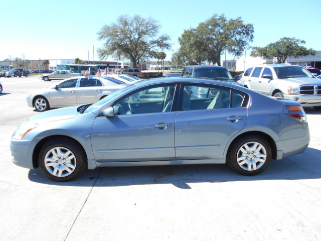 Nissan Altima 2010 photo 2