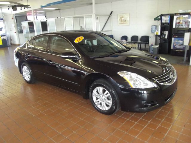 Nissan Altima Pickupslt Quad Cab SWB 4WD 4x4 Truck Sedan