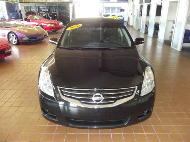 Nissan Altima 2010 photo 2