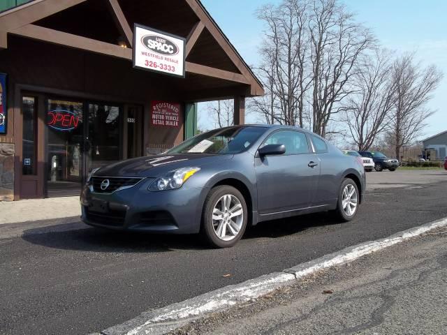 Nissan Altima 2WD Crew Cab 140.5 Laramie Coupe