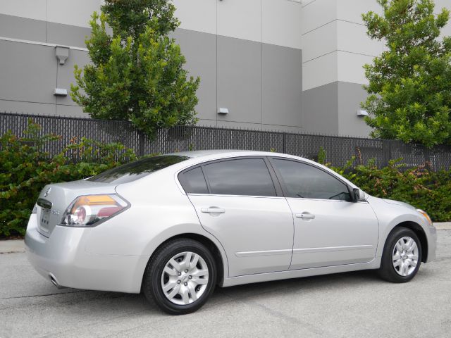 Nissan Altima Pickupslt Quad Cab SWB 4WD 4x4 Truck Sedan