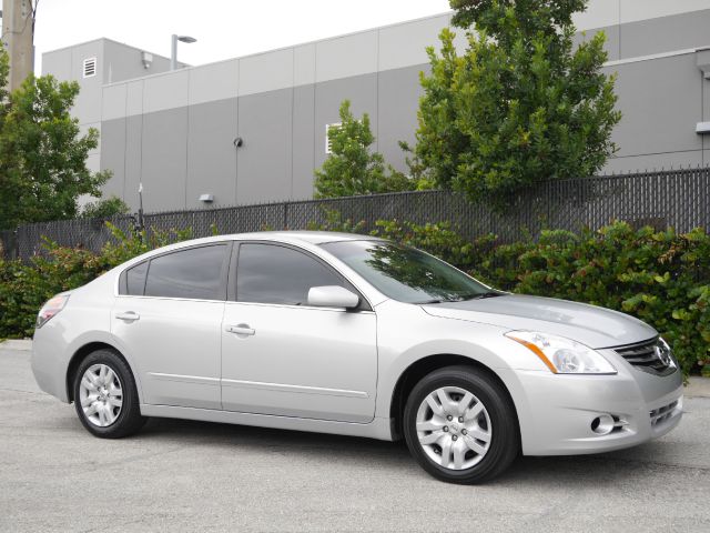 Nissan Altima 2010 photo 1