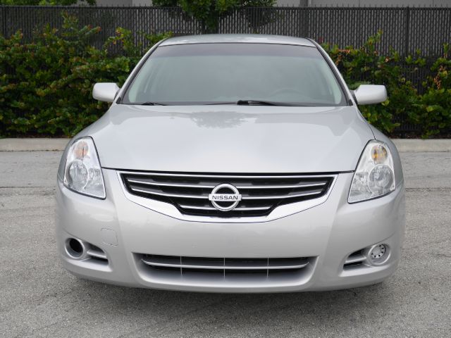 Nissan Altima 2010 photo 2