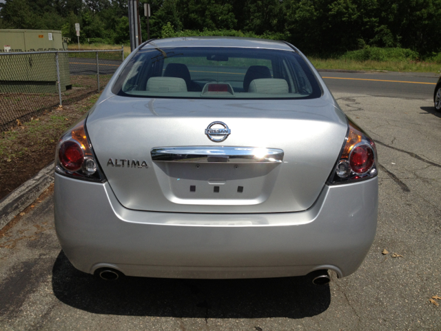 Nissan Altima 2010 photo 1