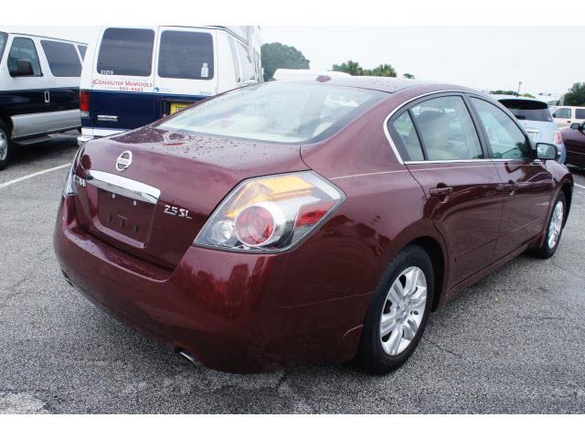 Nissan Altima 2010 photo 1