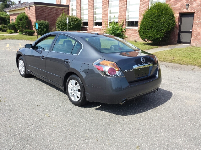 Nissan Altima 2010 photo 2