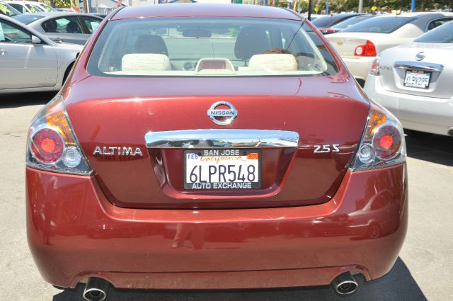 Nissan Altima Pickupslt Quad Cab SWB 4WD 4x4 Truck Sedan