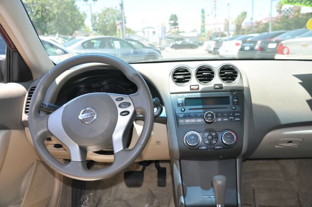 Nissan Altima 2010 photo 2