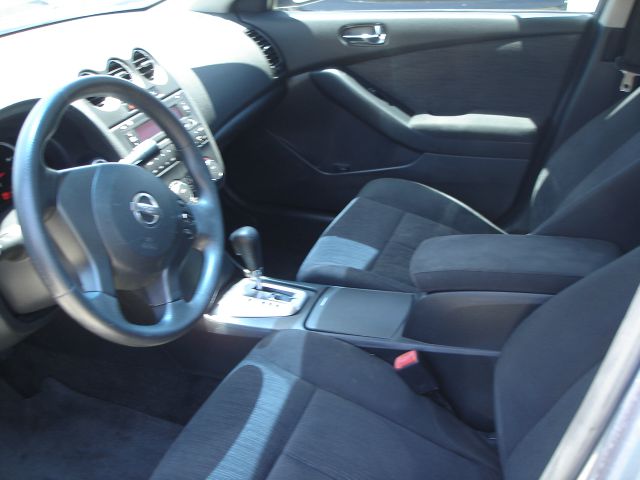 Nissan Altima 2010 photo 1