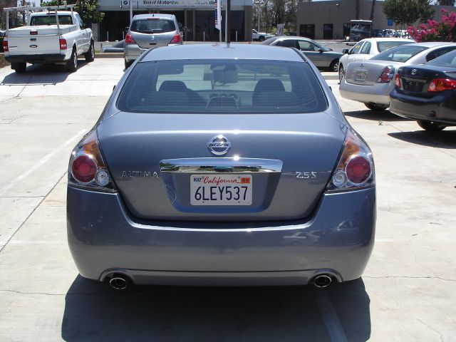 Nissan Altima 2010 photo 2