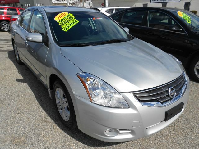 Nissan Altima Pickupslt Quad Cab SWB 4WD 4x4 Truck Sedan