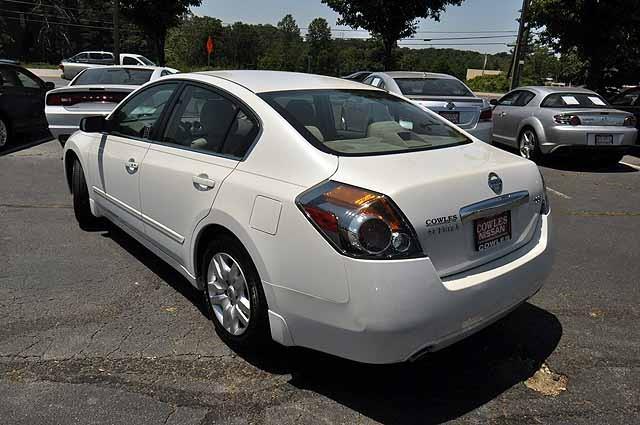 Nissan Altima 2010 photo 9