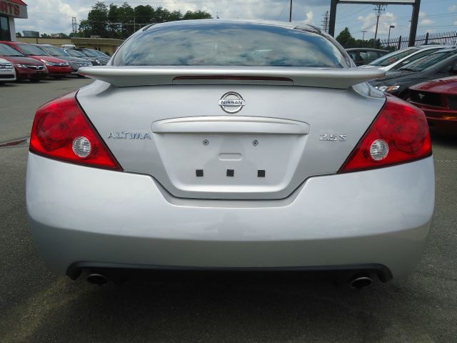 Nissan Altima 2010 photo 1