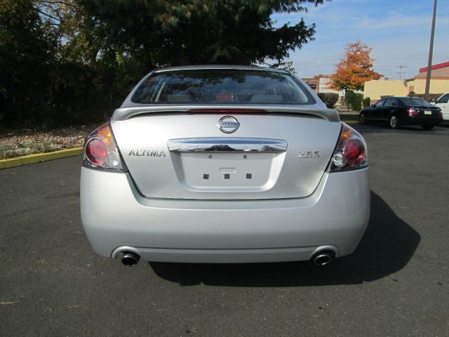 Nissan Altima 2010 photo 1