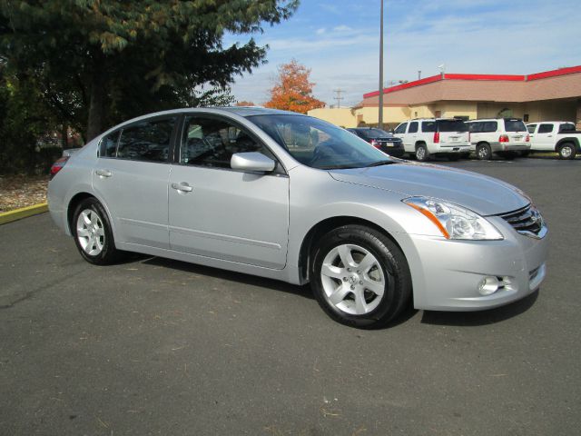 Nissan Altima 2010 photo 2