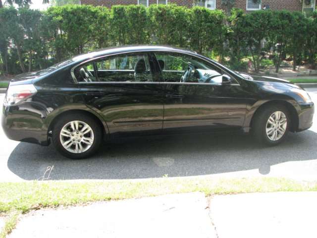 Nissan Altima 2010 photo 1