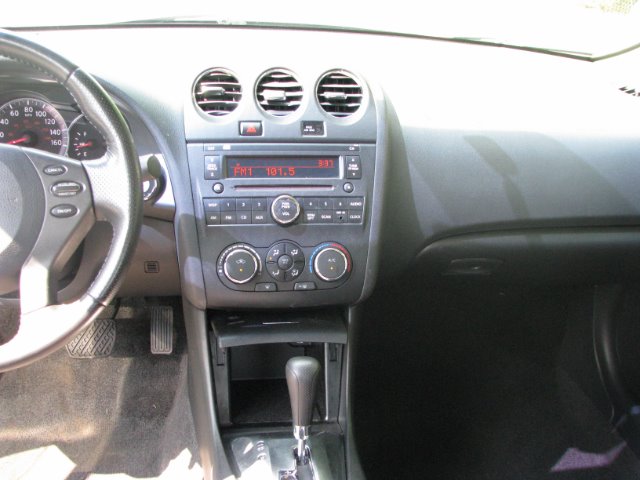 Nissan Altima 2010 photo 14