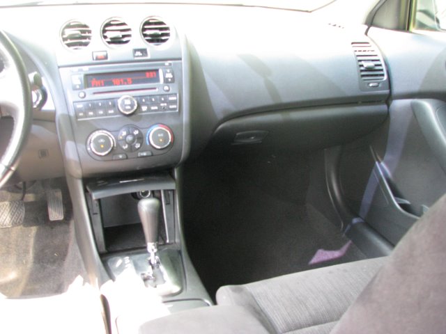 Nissan Altima 2010 photo 24